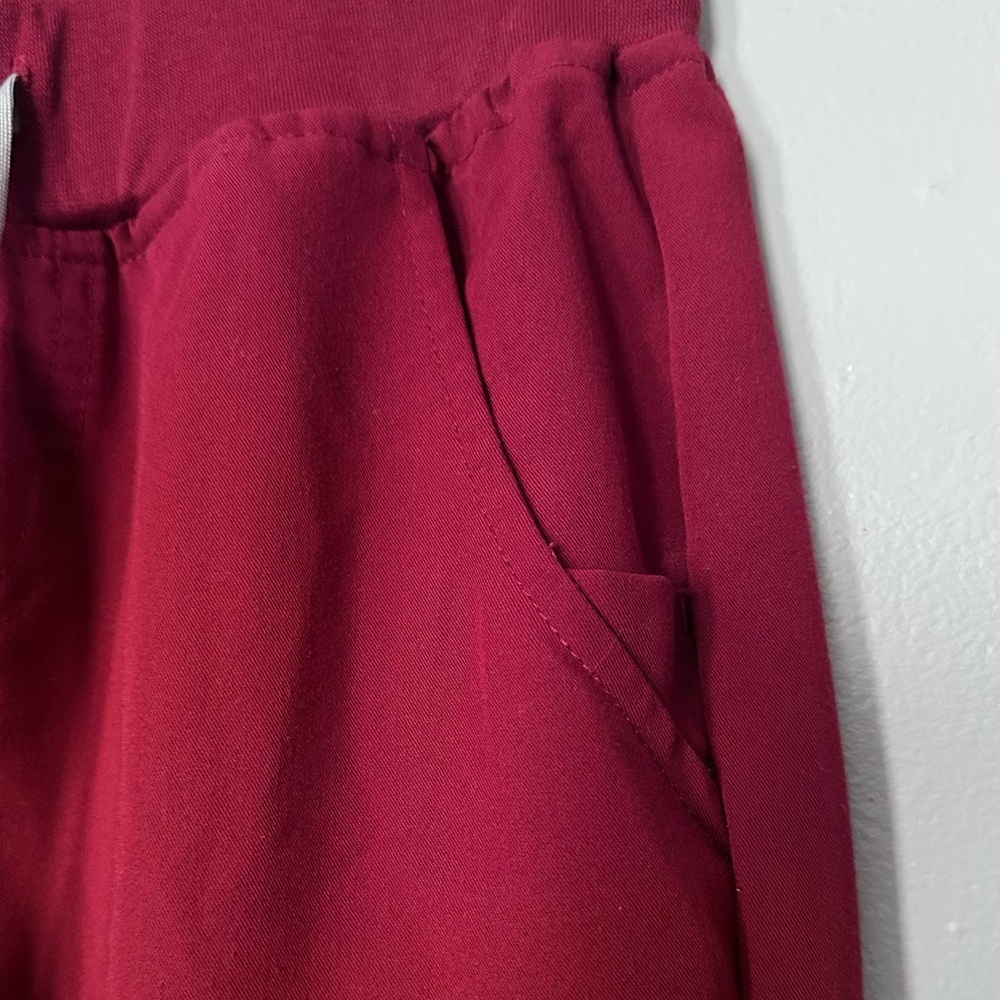 Jogger Scrub Set ( Burgundy) - Picture 6 of 17